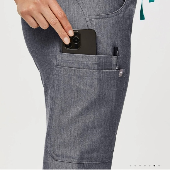 FIGS Kade Cargo Scrub Pants Graphite T21004P - Picture 5 of 13
